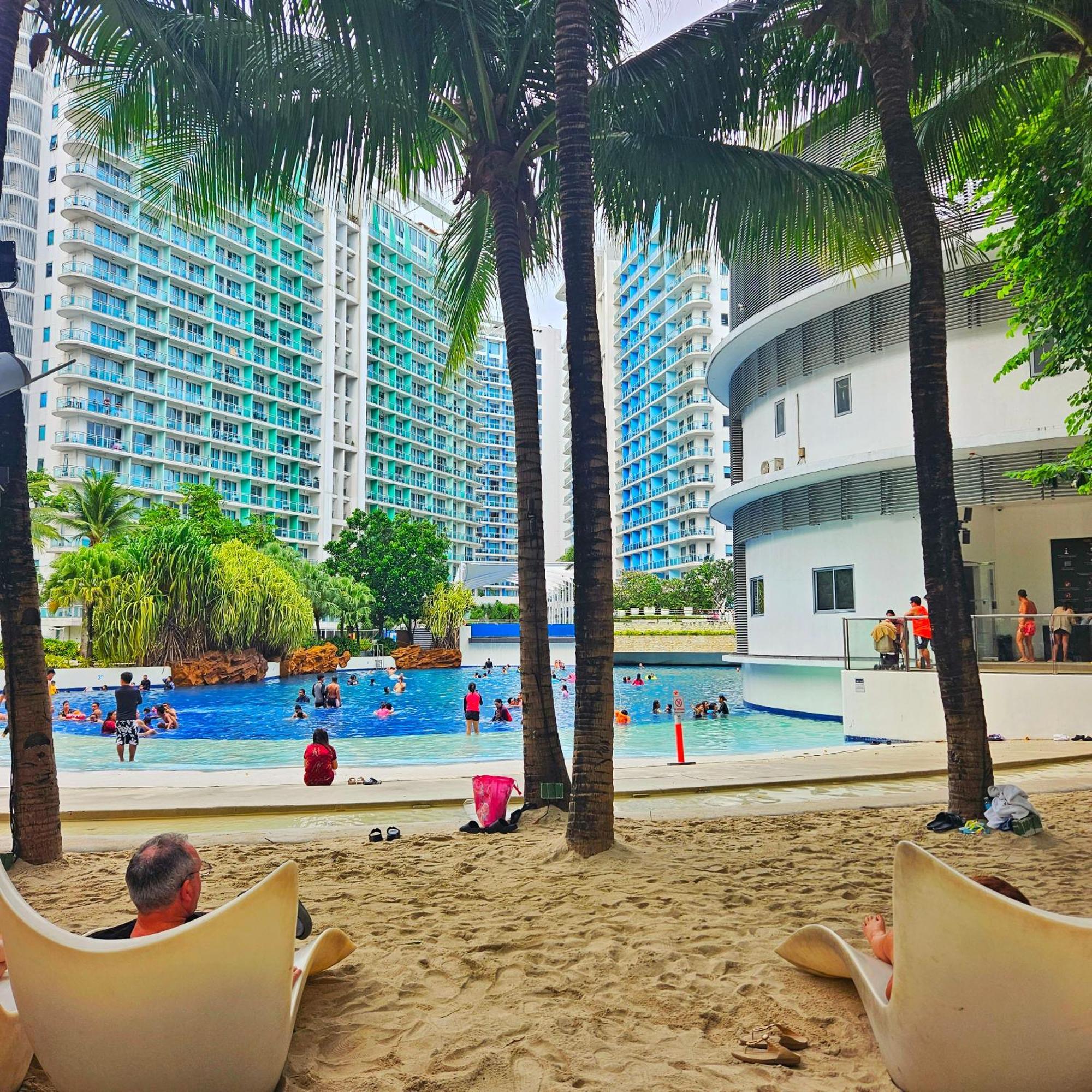 Azure Urban Residences By Moldez Staycation Resort *